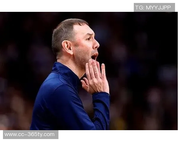 阿德尔曼强调球队中锋短缺需全力以赴不抱怨的决心与态度